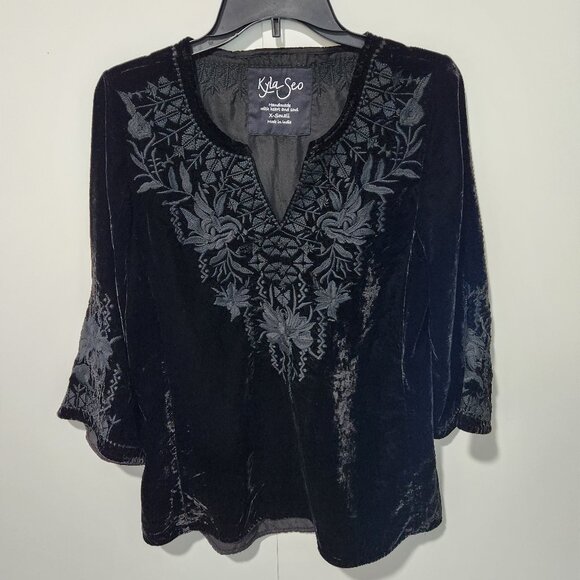Kyla Seo Black Vintage Look Velvet Embroidered Top Blouse with 3/4 Sleeves XS - Picture 1 of 6